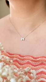 آویز حرف H